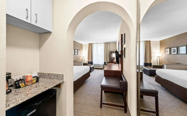 Comfort Inn & Suites Durham near Duke University