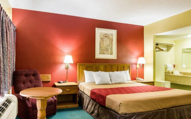Econo Lodge Topeka Blvd.