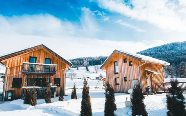 Attractive Chalet With Jacuzzi