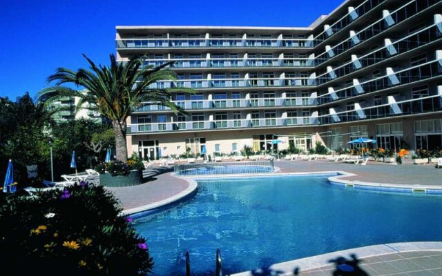 Отель Aparthotel CYE Holiday Centre вид на фасад