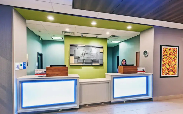 Holiday Inn Express & Suites Perryton