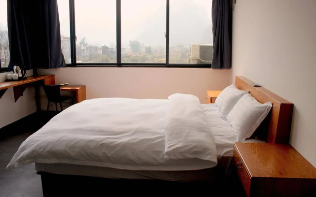Yangshuo Wada Hostel by Yulong River