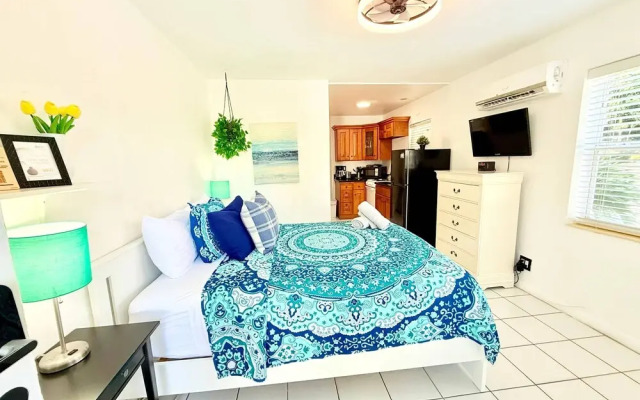 Hollywood Boardwalk Studio Fully Equipped Kitchen