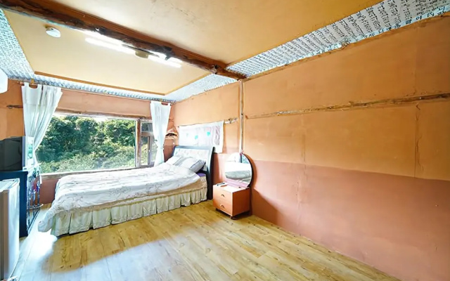 Seogwipo Pyeonwoon Sanjang Pension