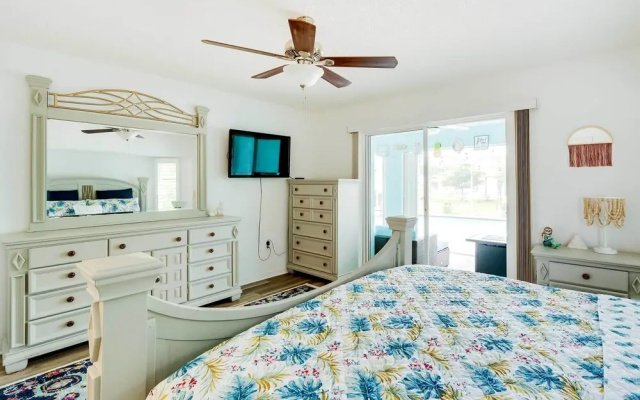 Family-friendly Englewood Getaway w/ Pool!