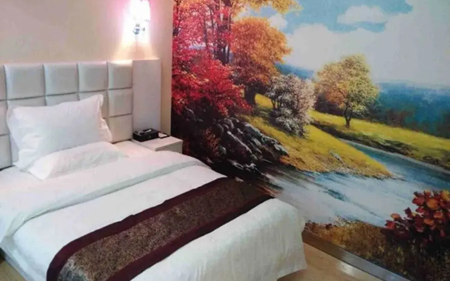 Tiantian Fashion Hotel (Luoyang Longmen High-speed Railway Station)