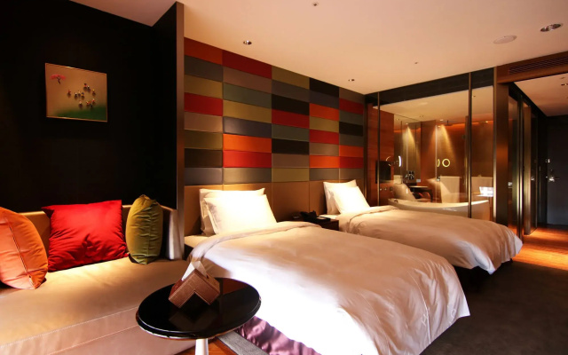 H2O Hotel