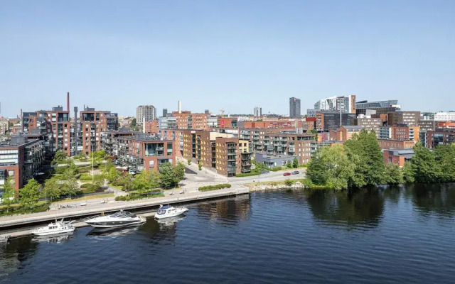 Lake View 7th Floor Studio next to Downtown