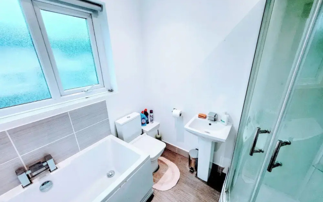 Bas Charming 3 Bedroom House