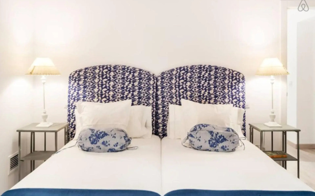 Explore a Walkable Neighborhood around a Comfy Apartment
