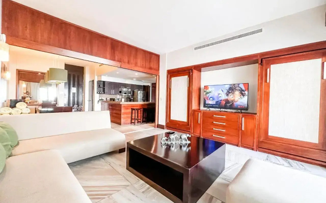 AT 2233 Amazing with Enormous Terrace & PrivatePool