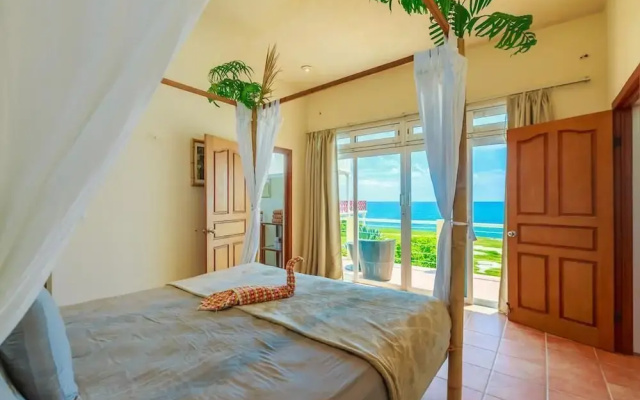 Esperanza Upstairs by Skyrun