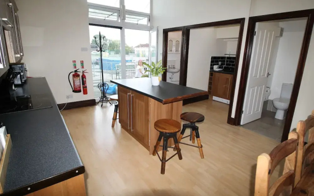 Hideaway 2 Bedroom Apartment by Cardiff Holiday Homes