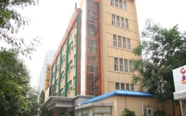 Super 8 Beijing Guozhan Hotel вид на фасад