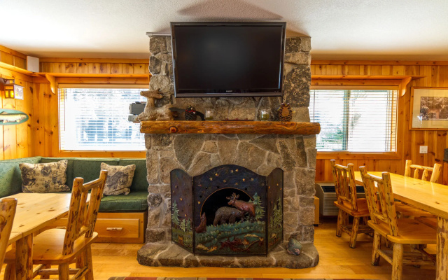 Red Wolf Lakeside Lodge