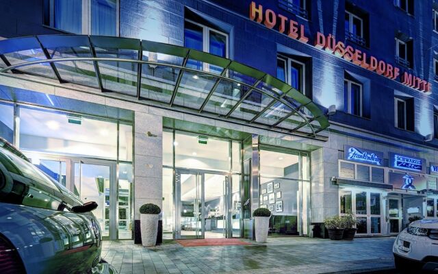 Hotel Düsseldorf Mitte вид на фасад
