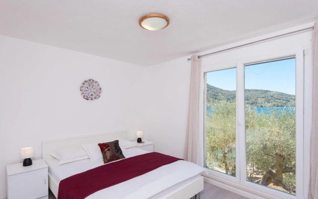 Beautiful Home in Sokolic With Wifi and 3 Bedrooms