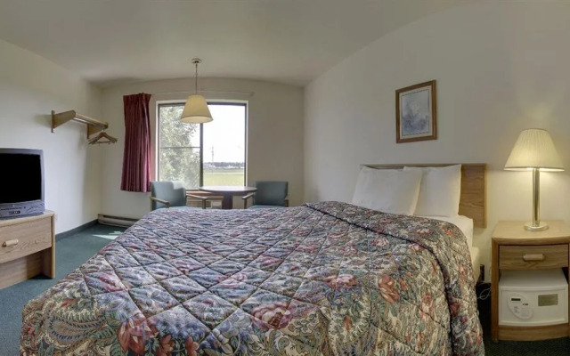Super 8 Motel - Shawano
