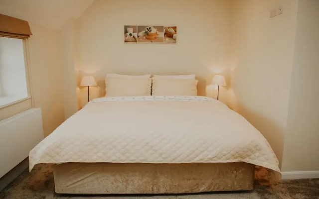 Remarkable 3-bed House in Easton-on-the-hill