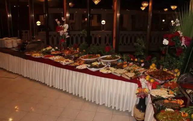 L.A. Hotel & Resort