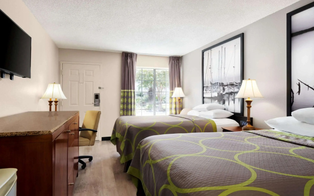 Super 8 by Wyndham Gulfport Airport NW/Near Biloxi
