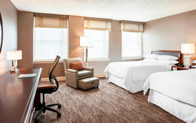 Sheraton Commander Hotel