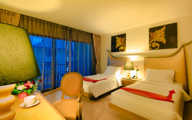 The StandardX Bangkok Phra Arthit