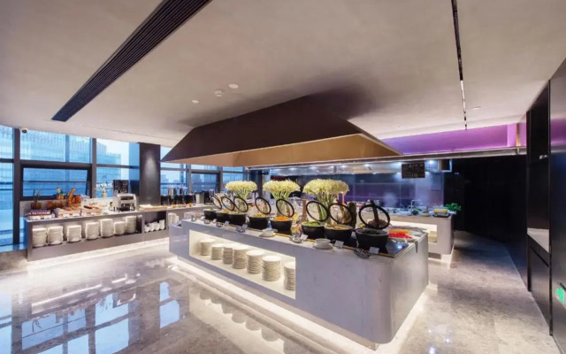 Novotel Living Yunnan Dianchi Times