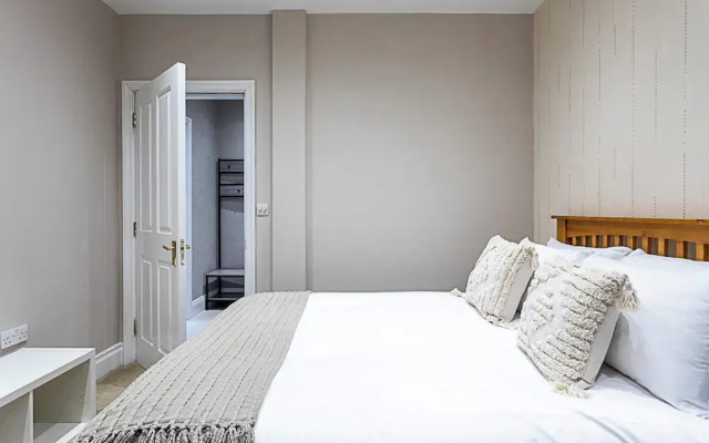 Stunning Flat in the Heart of Parsons Green