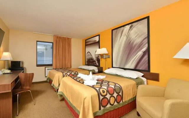 Super 8 South Broadway