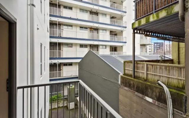 Uptown Two Bedroom Apartment With The Essentials