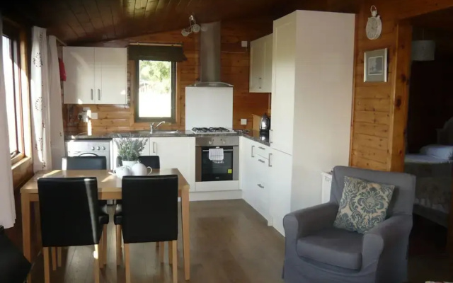 Cosy Pine Lodge With far Reaching Country Views and Large sun Deck