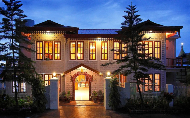 Golden Empress Hotel