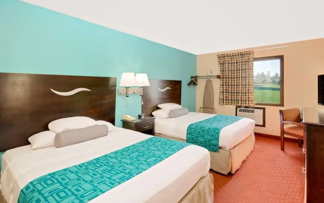 Howard Johnson By Wyndham Waterloo/Cedar Falls