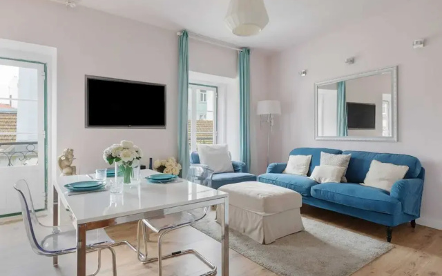 Charming Bright Apartment in Lisbon