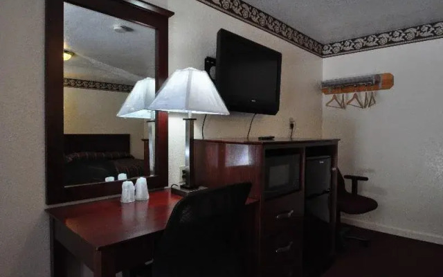 Chaplin Inn & Suites