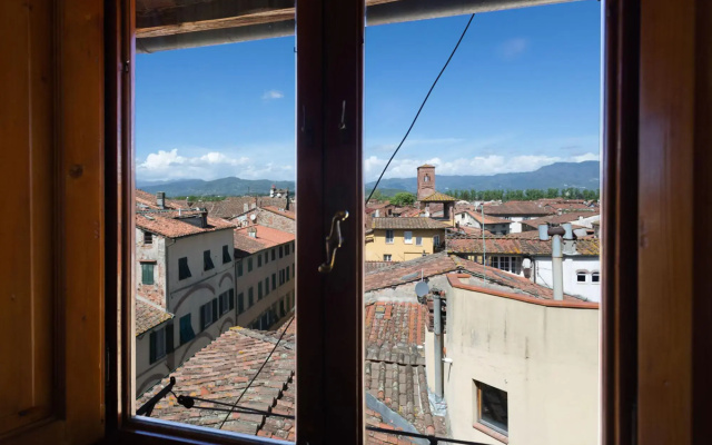 Casa Baino in Lucca With 2 Bedrooms and 1 Bathrooms
