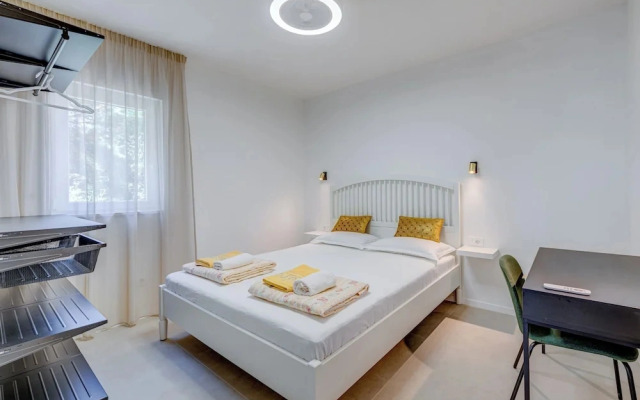 7 Olives Apartments