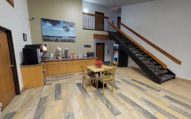 Waconia Inn and Suites