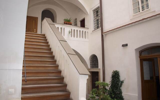 Апартаменты Castle apartment вид на фасад