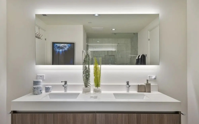 914 Tiffany House 1 Bedroom Condo by RedAwning