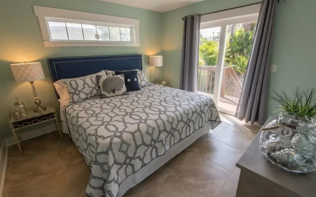 Azure Beach House Apartment 3