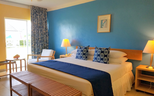 Flamingo Bay Hotel & Marina at Taino Beach