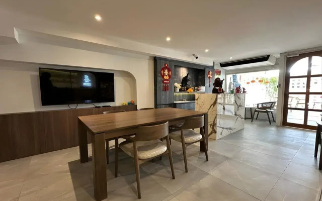 Zhennan Teabar Hotel