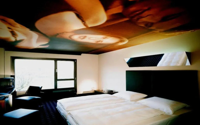 Kult Hotel