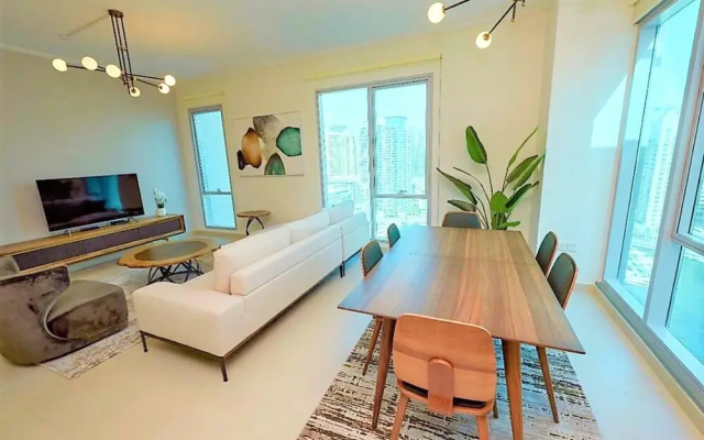 Stunning 2 bed Balcony Marina View Dubai