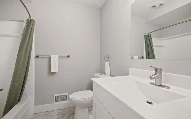 Beautiful 2BR 2BA Apartment With Modern Design