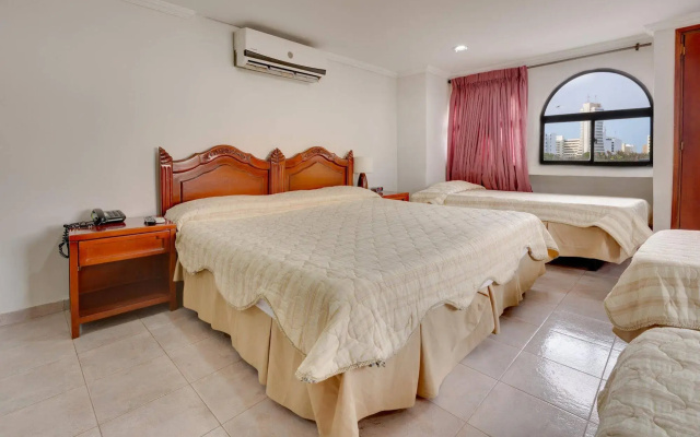 Hotel Puerta de Oro