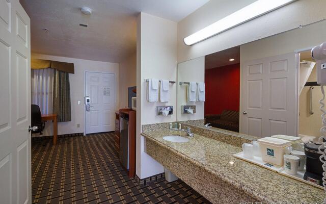 Quality Inn & Suites Huntington Beach 2