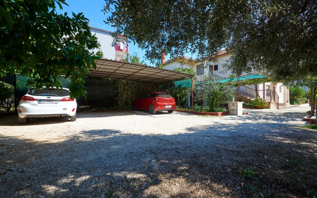 Room Ivo - with garden: R2 Trogir, Riviera Trogir